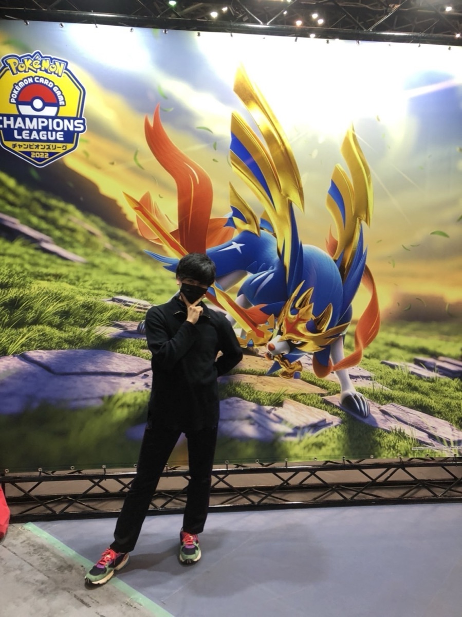 ポケモンカード チャンピオンズリーグ2022会場にて（ザシアンパネル前）